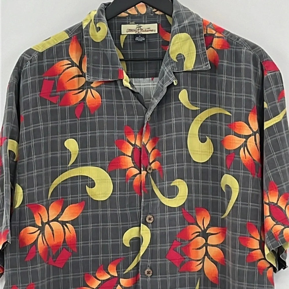 Tommy Bahama 100% Silk Floral Button Front Short Sleeve Shirt - Size Medium - Picture 2 of 8